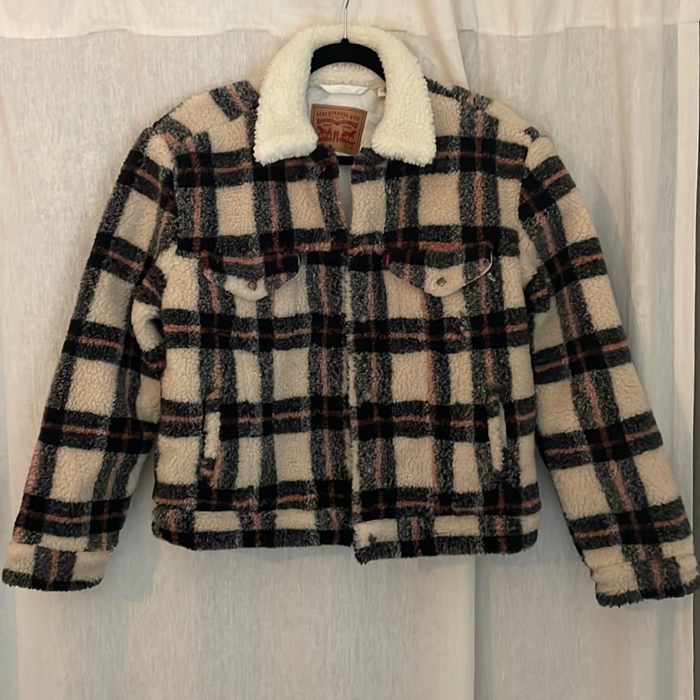 NWT Levi’s plaid cream/black/salmon exboyfriend trucker sherpa jacket xs